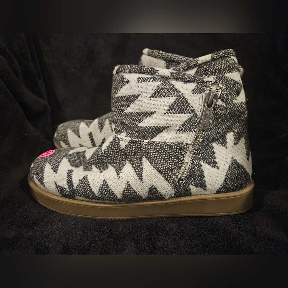 Indigo Rd. Black and White Zigzag Ankle Boots